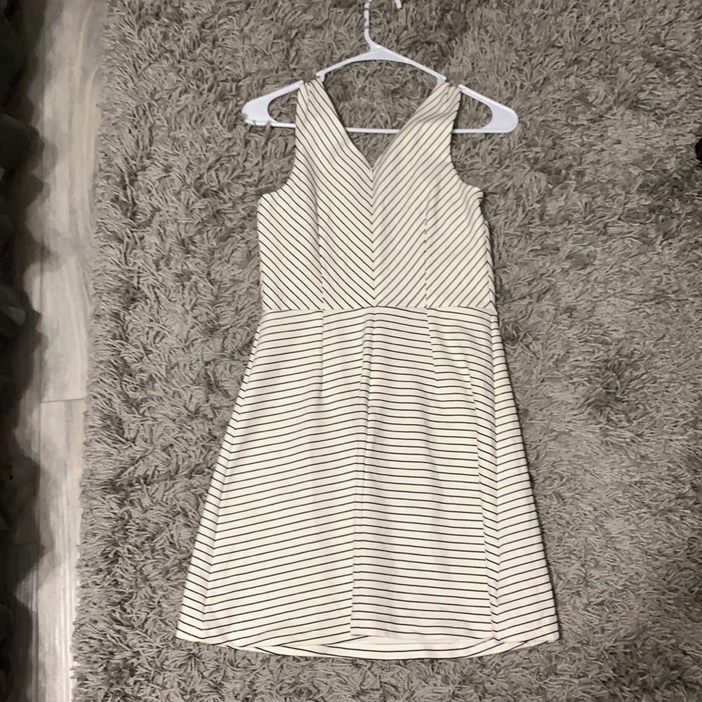 LOFT DRESS - Picture 2 of 3